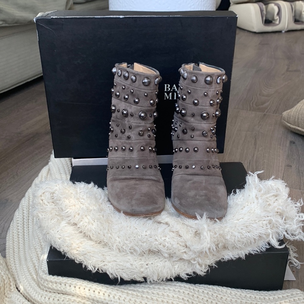 BADGLEY MISCHKA Boots Embellished Suede Bootie TAUPE Zip Studded 7.5 Semi new